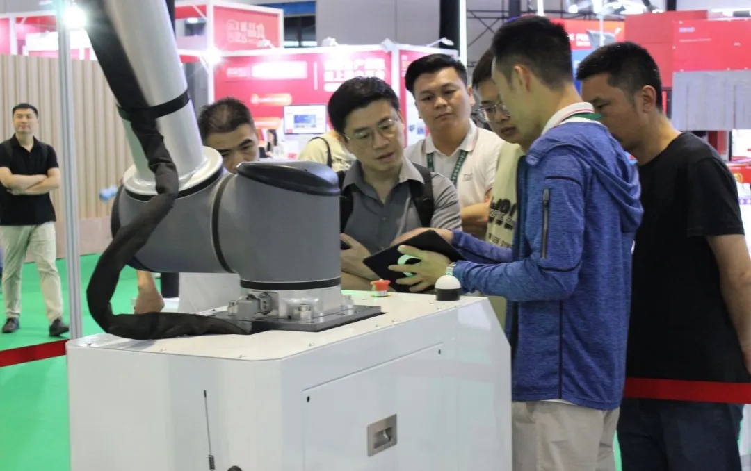 BOCHUANG ROBOT Debuts Palletizing New Products at Shanghai International Packaging Exhibition